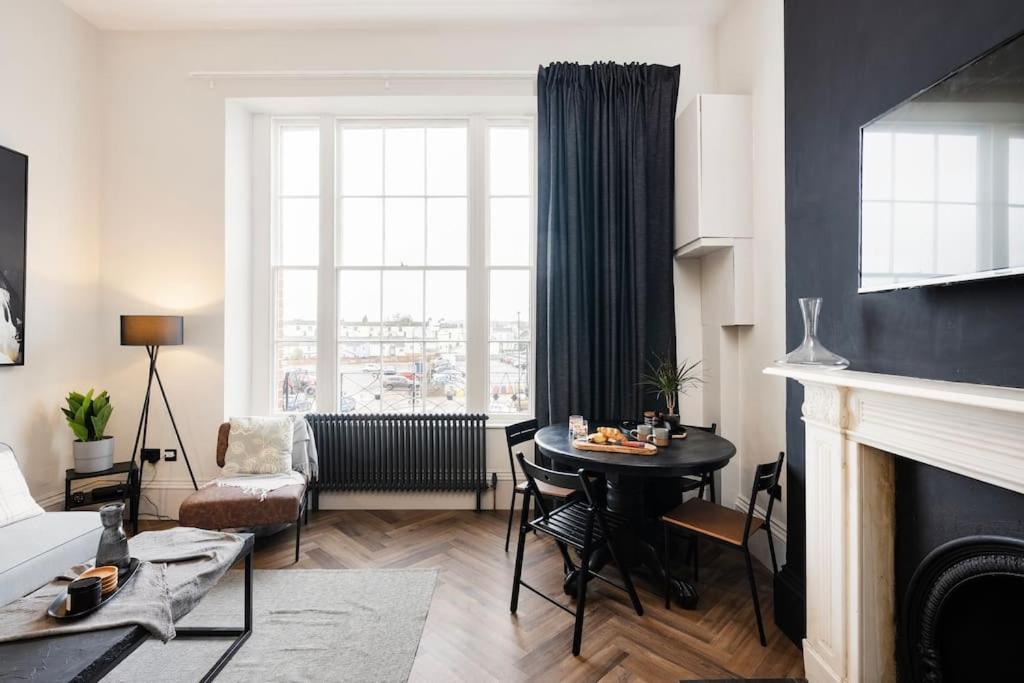 High End Free Parking Wifi Balcony Ensuite Cheltenham Exterior foto