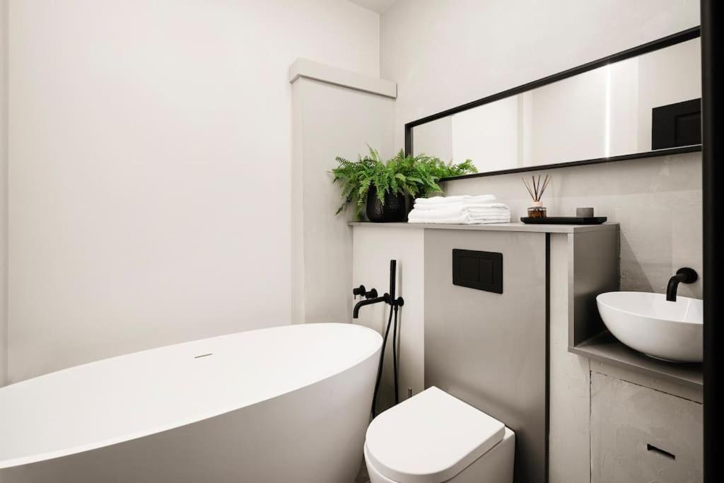 High End Free Parking Wifi Balcony Ensuite Cheltenham Exterior foto